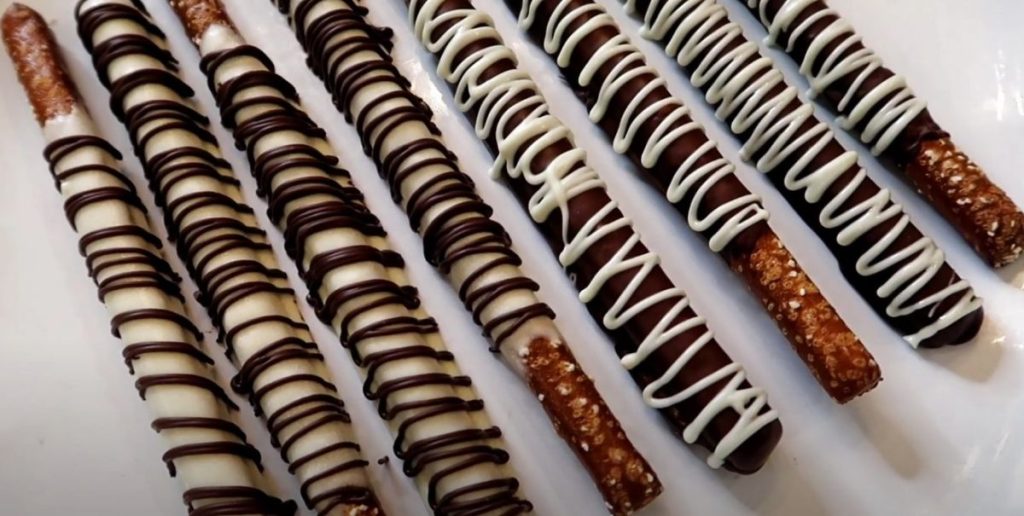 how to make chocolate covered pretzel rods